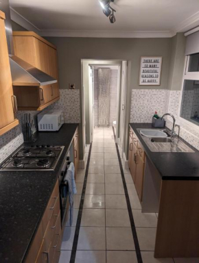 2 Bed House - Garden & Excellent Wifi